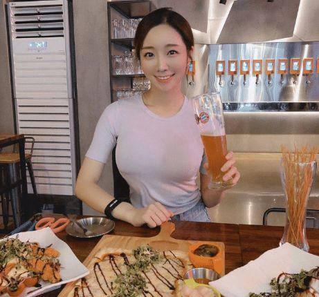 娱乐吃瓜酱穿搭,潮流与趣味并存